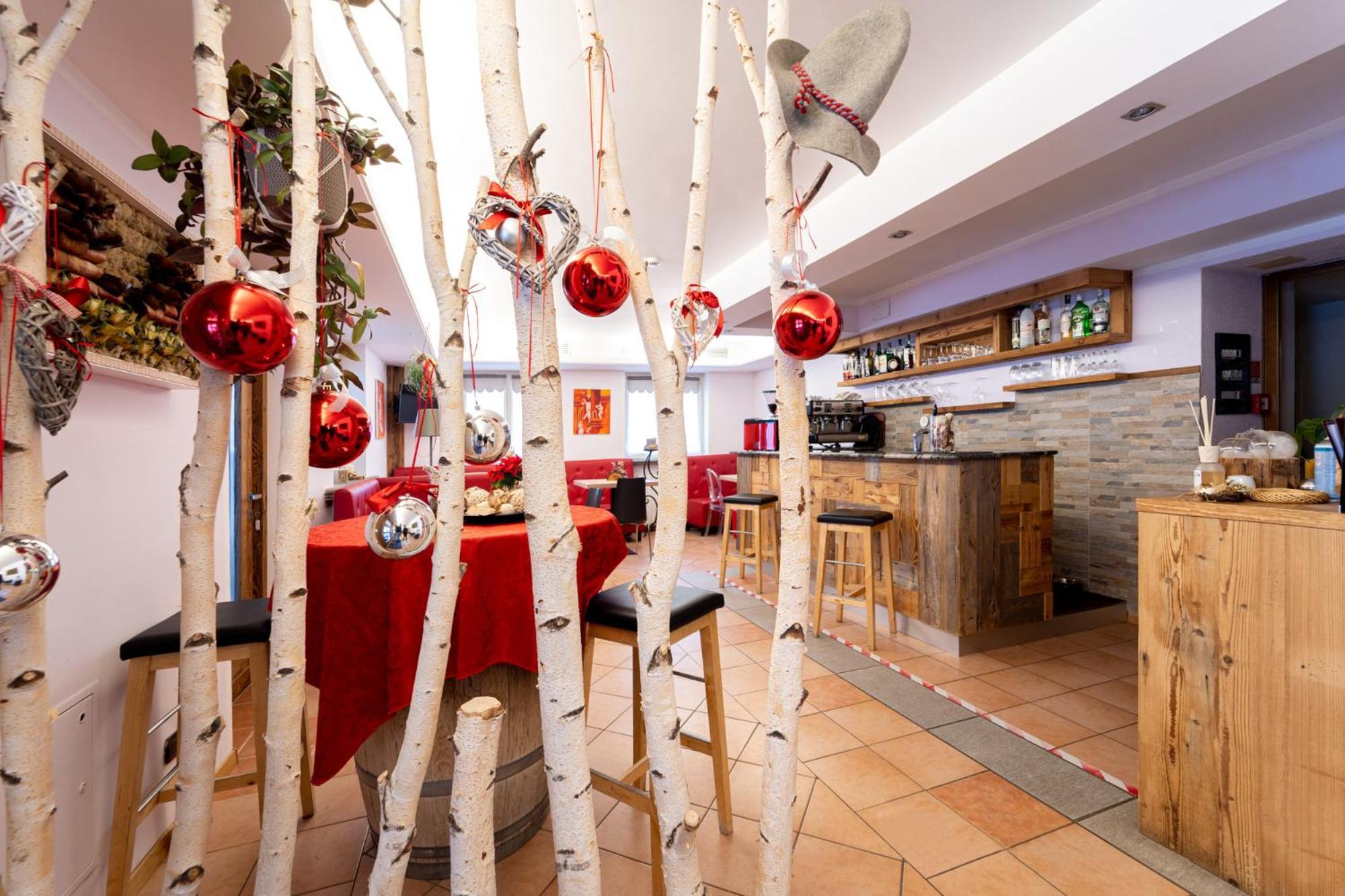 Albergo Negritella Ziano Di Fiemme Exterior photo